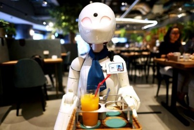 Robot met drankjes